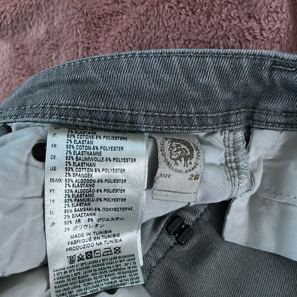 Men’s Diesel Jeans grey in color. Gently worn & no stains - Picture 5 of 5